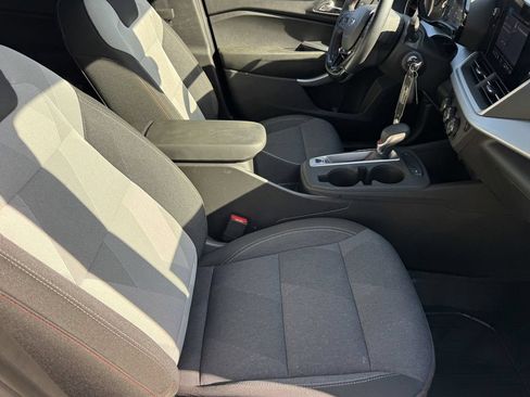 Used 2024 Chevrolet Trax RS FWD image 8