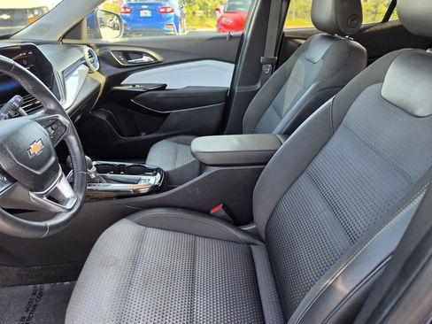 Used 2024 Chevrolet Trax LT w/ Sunroof Package FWD image 14