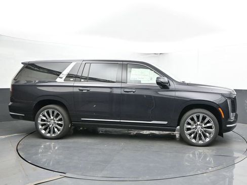 New 2026 Cadillac Escalade ESV Luxury w/ LPO, Radiant Package AWD/4WD image 9