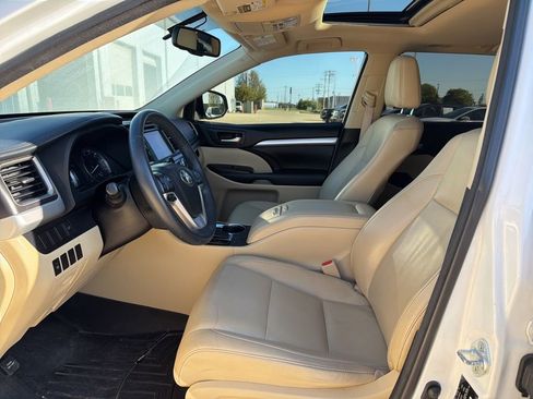 Used 2016 Toyota Highlander XLE AWD/4WD image 2