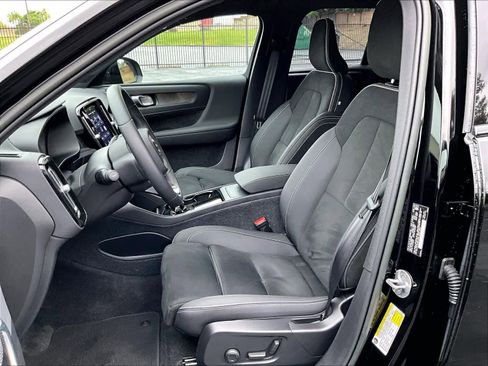 Used 2023 Volvo XC40 Recharge Plus w/ Protection Package Premier image 27