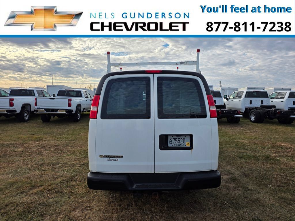 Used 2017 Chevrolet Express 3500 Extended RWD image 5