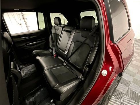 Used 2025 Jeep Grand Cherokee Altitude AWD/4WD image 25