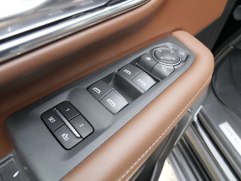 Used 2024 Chevrolet Suburban High Country image 19