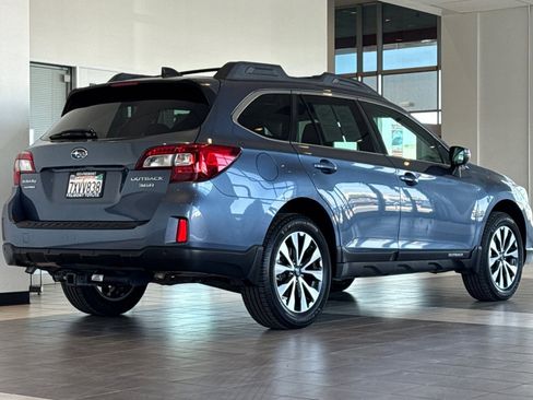 Used 2017 Subaru Outback 3.6R Limited AWD/4WD image 4