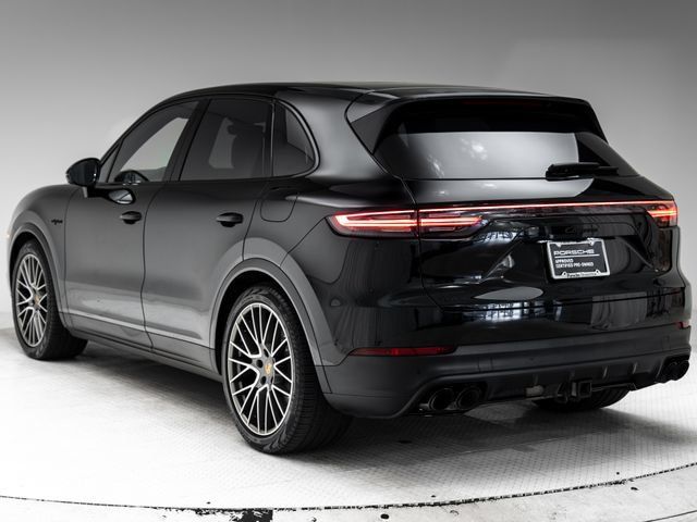 Certified 2023 Porsche Cayenne Platinum Edition AWD/4WD image 3