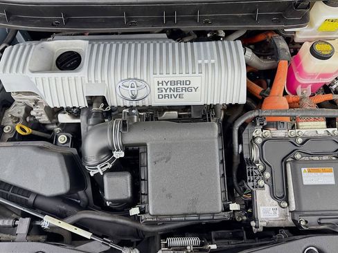 Used 2014 Toyota Prius V Five image 35