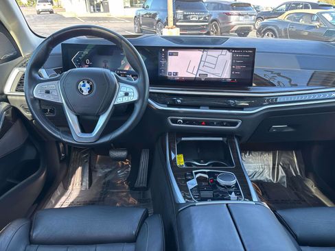 Used 2023 BMW X7 xDrive40i w/ Premium Package image 13