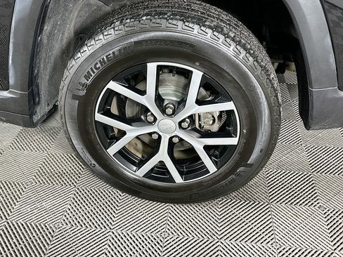 Certified 2024 Jeep Grand Cherokee Limited image 42