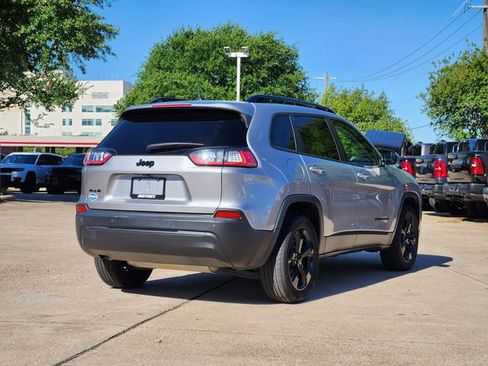 Certified 2021 Jeep Cherokee Latitude Plus AWD/4WD image 7