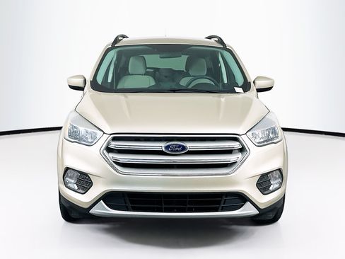 Used 2018 Ford Escape SE w/ SE Sync 3 Package AWD/4WD image 2