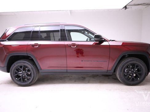 New 2026 Jeep Grand Cherokee Altitude AWD/4WD image 6