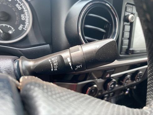 Used 2018 Toyota Tacoma SR5 AWD/4WD image 46