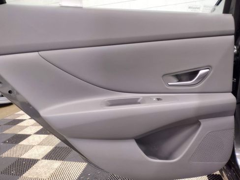 Used 2025 Hyundai Elantra SEL FWD image 31