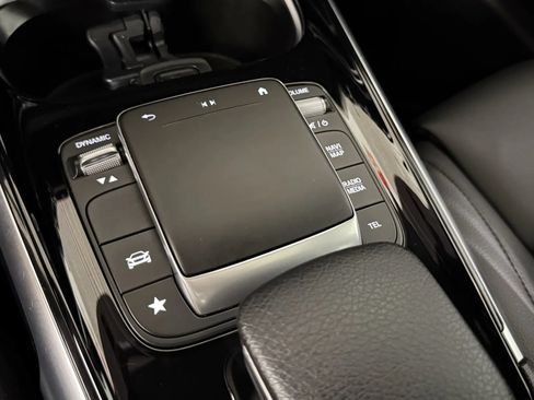 Used 2021 Mercedes-Benz GLB 250 4MATIC image 26