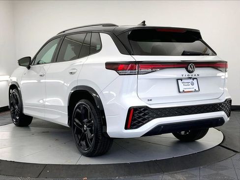 New 2026 Volkswagen Tiguan SE R-Line image 4