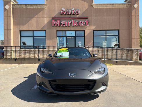 Used 2018 MAZDA MX-5 Miata Grand Touring RWD image 2