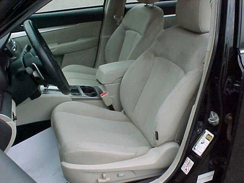 Used 2010 Subaru Legacy 2.5i Premium image 13