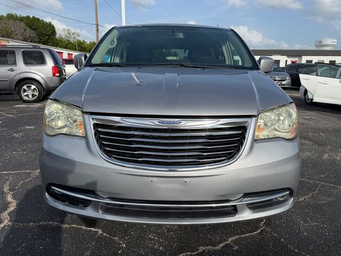 Used 2015 Chrysler Town & Country Touring FWD image 2