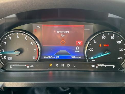 Used 2023 Ford Explorer XLT AWD/4WD image 30