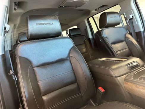 Used 2018 GMC Yukon XL Denali w/ Open Road Package AWD/4WD image 18