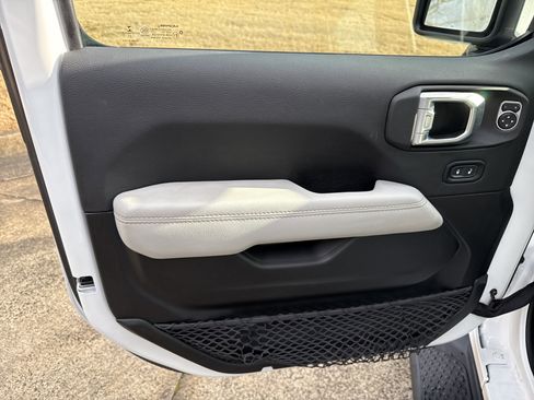 Used 2021 Jeep Gladiator Overland image 10