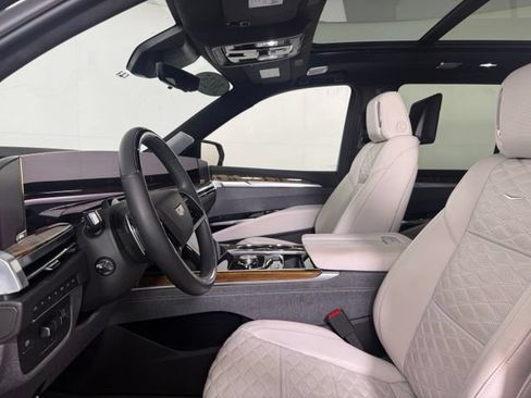 Used 2025 Cadillac Escalade Sport Platinum w/ LPO, Floor Liner Package AWD/4WD image 5