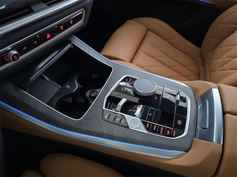 Used 2025 BMW X5 xDrive50e w/ M Sport Package image 28