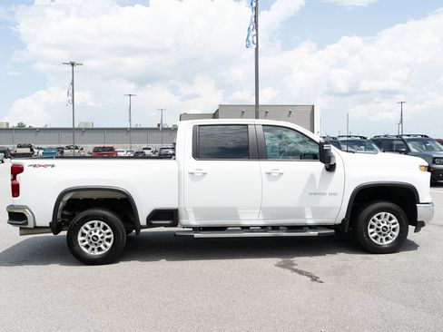 Used 2025 Chevrolet Silverado 2500 LT w/ Convenience Package AWD/4WD image 11