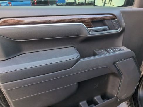 New 2025 GMC Sierra 1500 Elevation image 17