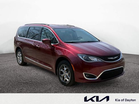 Used 2017 Chrysler Pacifica Touring-L w/ Tire & Wheel Group image 7
