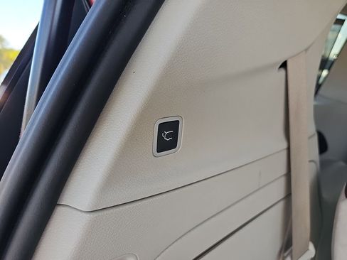 Used 2020 Chrysler Pacifica Limited image 18