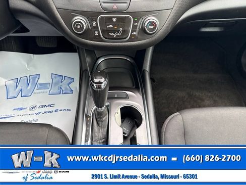 Used 2018 Chevrolet Malibu LT FWD image 32