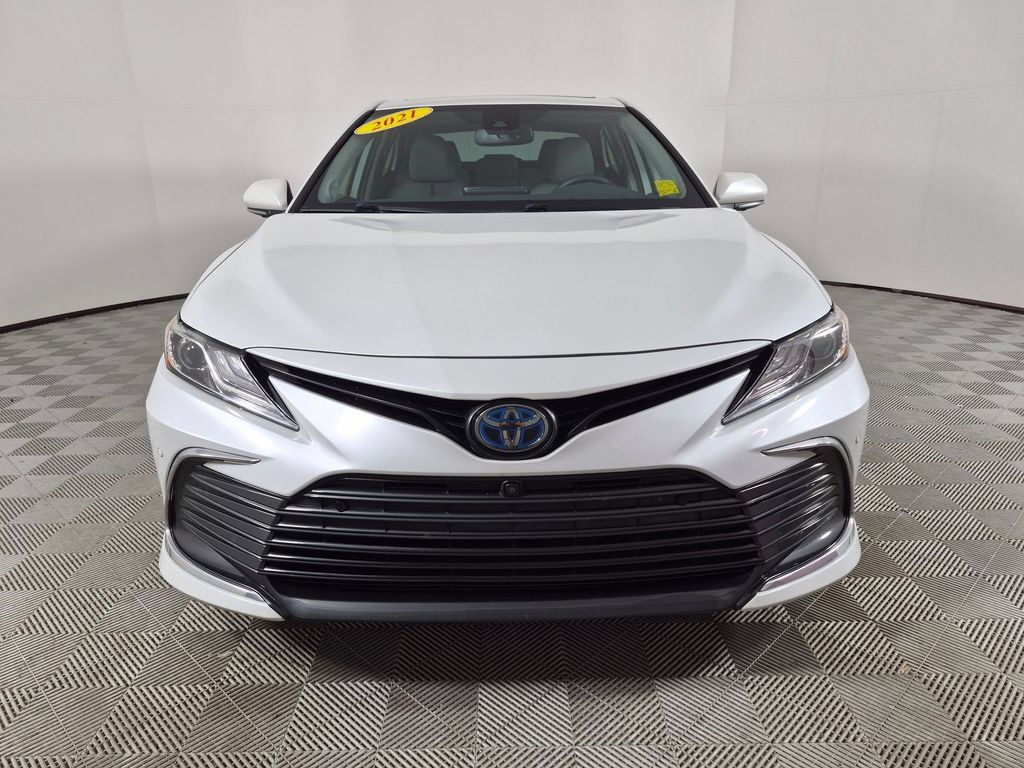 Used 2021 Toyota Camry XLE w/ Navigation Upgrade Package FWD image 8