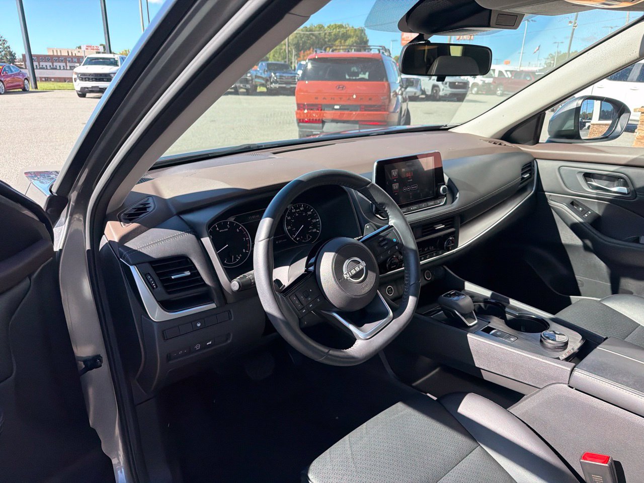 Used 2023 Nissan Rogue SV w/ SV Premium B Package AWD/4WD image 4