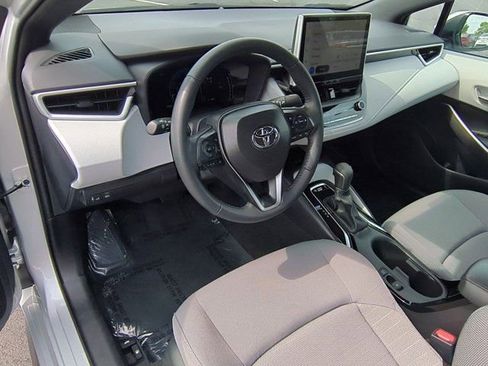 Certified 2025 Toyota Corolla SE w/ SE Premium Package FWD image 9