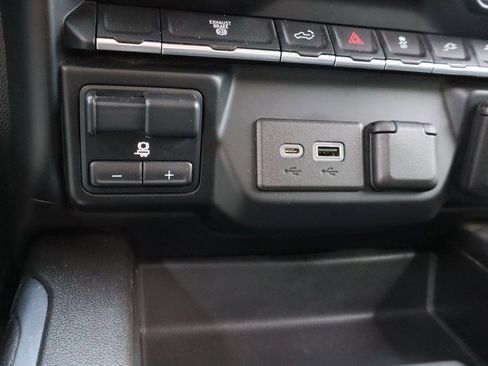 Used 2021 Chevrolet Silverado 2500 LTZ image 12