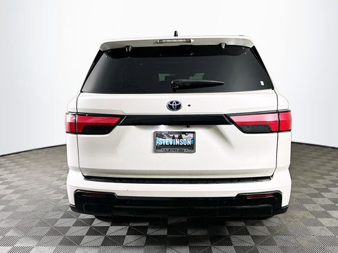Used 2023 Toyota Sequoia Platinum image 6