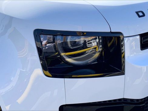 New 2026 Land Rover Defender 110 X-Dynamic SE image 16