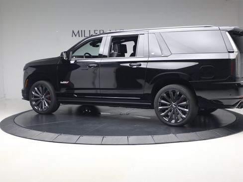 Used 2026 Cadillac Escalade ESV V AWD/4WD image 4