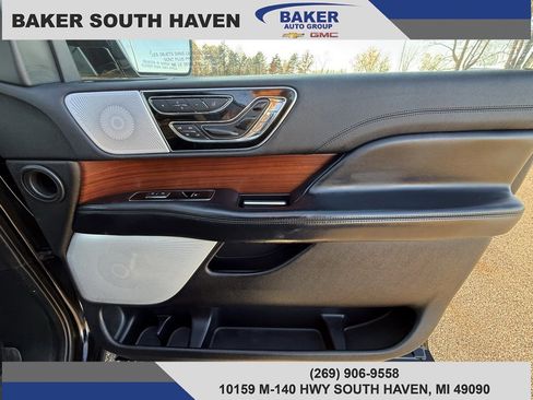 Used 2020 Lincoln Navigator Reserve image 10