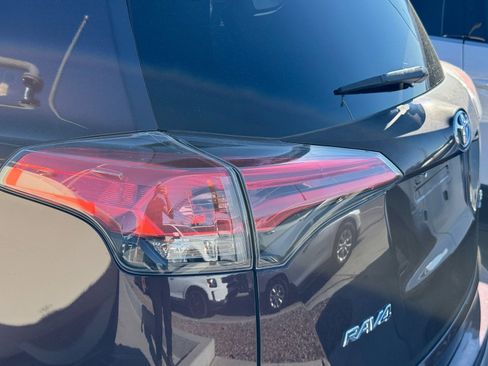 Used 2017 Toyota RAV4 XLE w/ Carpet Mat Package image 7