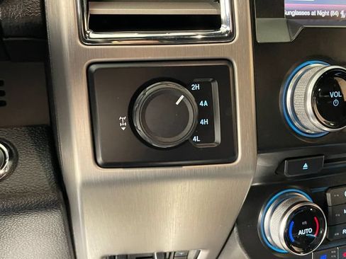 Used 2015 Ford F150 Platinum w/ Equipment Group 701A Luxury AWD/4WD image 12