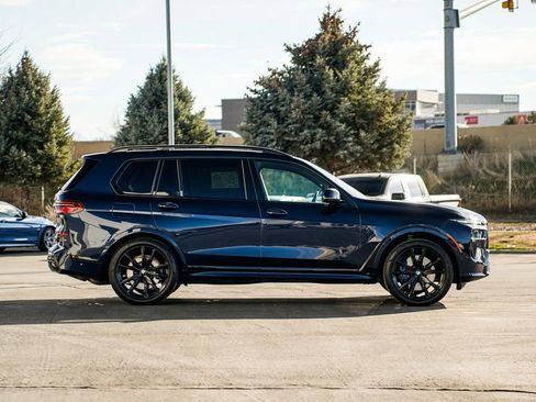 Used 2025 BMW X7 M60i image 4