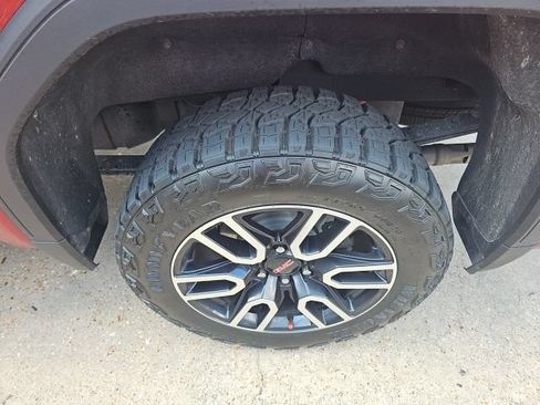 Used 2025 GMC Sierra 1500 AT4 w/ AT4 Premium Package AWD/4WD image 5