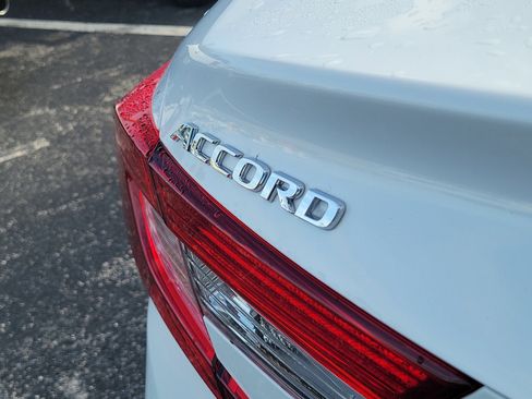 Used 2018 Honda Accord EX image 10