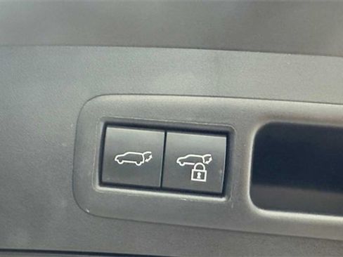 Used 2022 Lexus UX 200 w/ Premium Package image 34