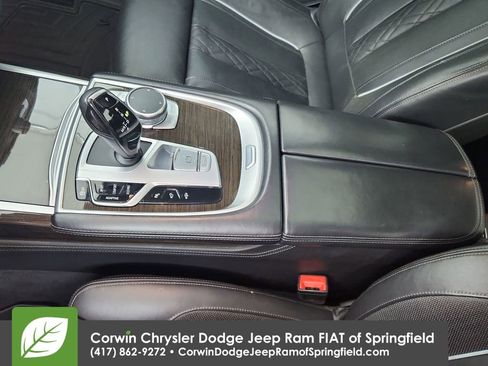 Used 2022 BMW 740i xDrive w/ Premium Package image 28