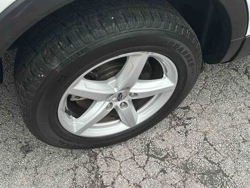 Used 2017 Ford Explorer XLT image 9