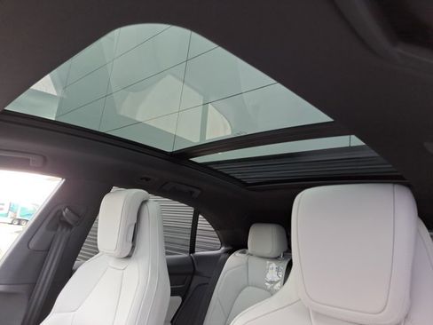 New 2026 Porsche Macan 4 Electric image 36